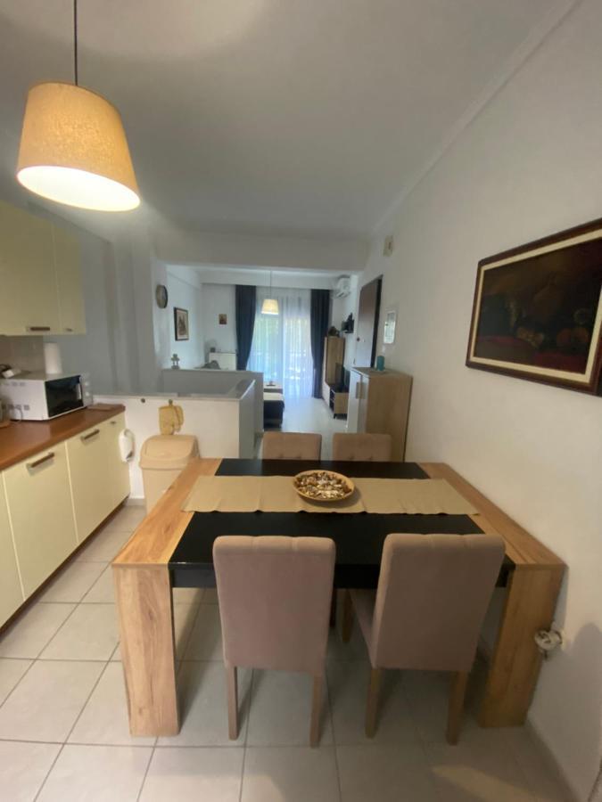 Lovely 2-Bedroom Appartement With Free Parking Αγία Τριάδα Εξωτερικό φωτογραφία